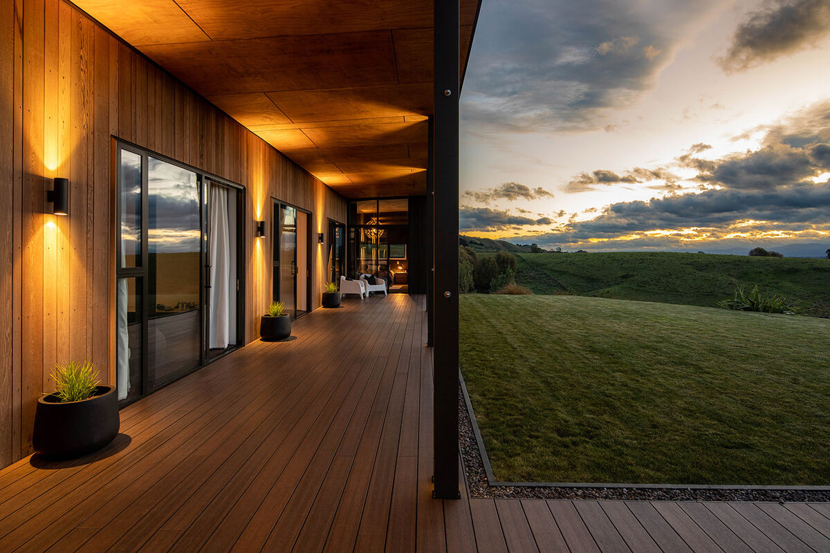 Modern rural property with entertaining deck